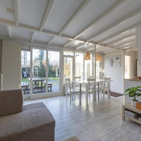 Cozy Bunglow With Patio Sint Maartensvlotbrug Bagian luar foto