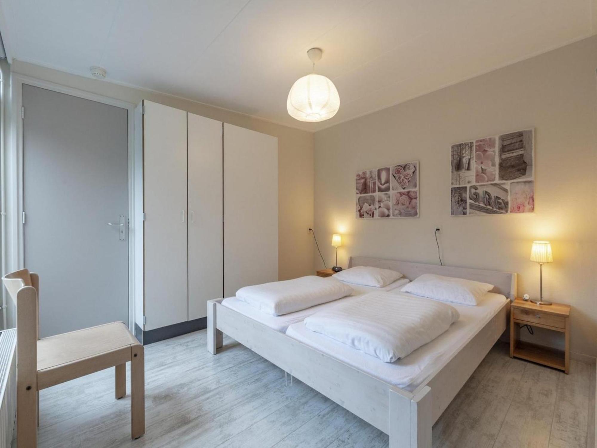 Cozy Bunglow With Patio Sint Maartensvlotbrug Bagian luar foto